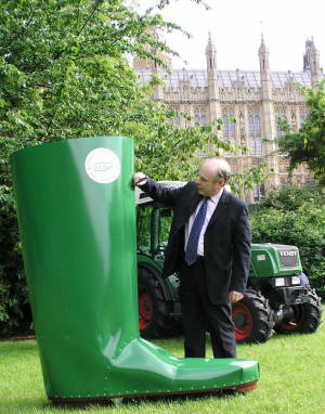 Liddell-Grainger putting the boot in as usual !